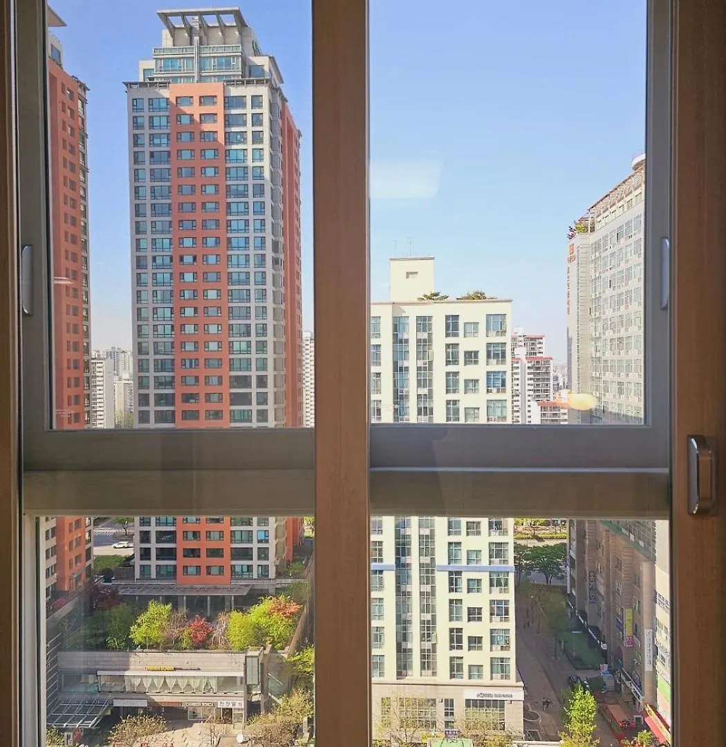 Bucheon Sinjung-Dong Station High Floor View Lovely House